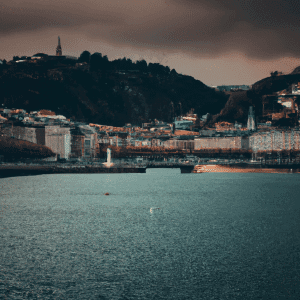 Immagine Explora Santa Clara Isla, aislada del temporal marino en Donostia-San Sebastián y descubre el encanto de Gale, una antigua aldea de pescadores ideales para familias. ¡Ven a disfrutar!Donostia